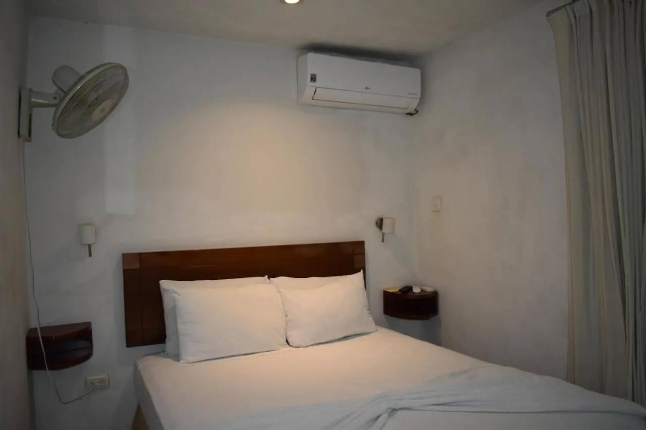 Hotel Kinkaa פלאייה דל כרמן